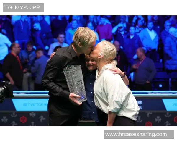 新颖赛事“克鲁斯堡杯”，罗伯逊决赛打败希金斯夺冠